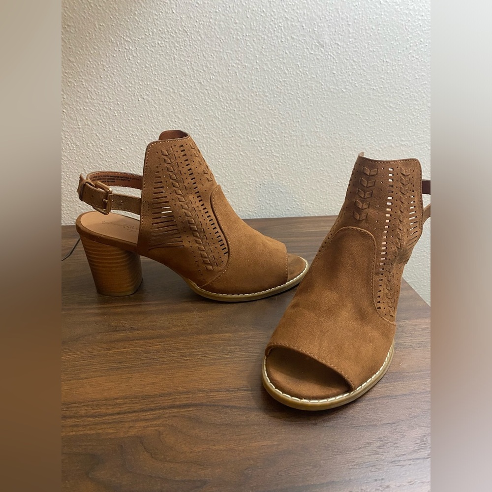 Universal Threads Slingback Sandal